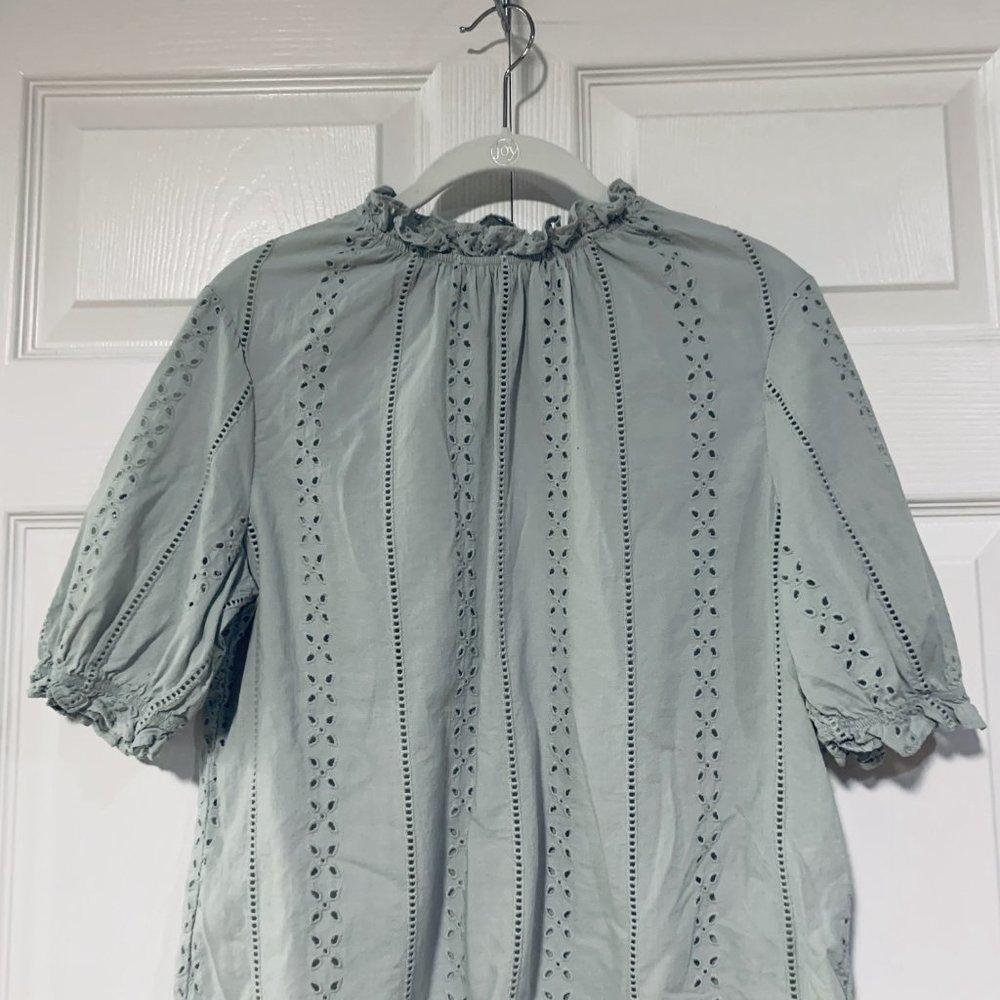 Universal Thread Eyelet Top - Picture 4 of 4